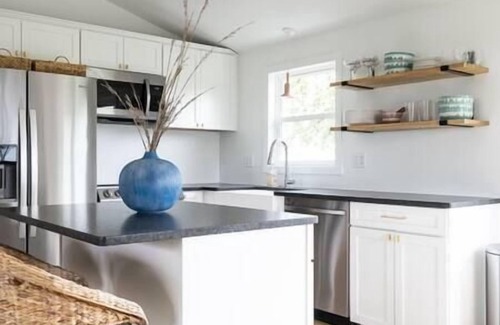 Eastward Look House | Renovated Cottage | 3BD/1BA