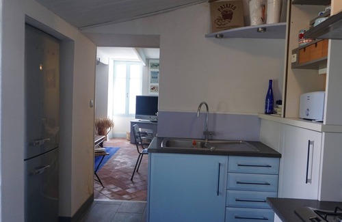 Barbatre House | Renovated Country House with Garden, 2 Bedrooms, 500m from Beach