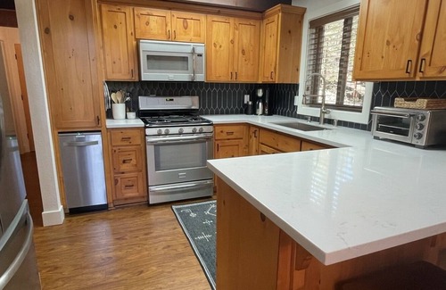 Arnold Ski Chalet | Renovated, cozy Chalet in Blue Lake Springs with SPA!