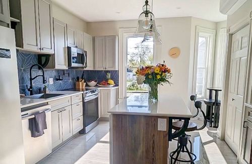 Rockland Apartment | Renovated, dog-friendly apartment with office & fireplace - right in town