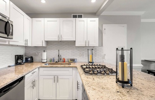 Peachtree Center Apartment | Renovated Downtown Atlanta Condo with City View with Free Parking- 2005