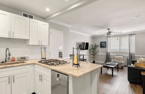 Peachtree Center Apartment | Renovated Downtown Atlanta Condo with City View with Free Parking- 2005