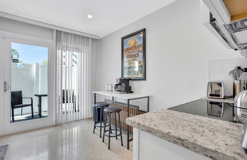 Dunedin House | Renovated duplex near Honeymoon/Caladesi Island with patio, AC, & W/D
