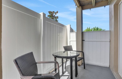 Dunedin House | Renovated duplex near Honeymoon/Caladesi Island with patio, AC, & W/D