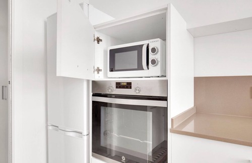 Sant Pere Apartment | Renovated El Born 3BR, by Blueground