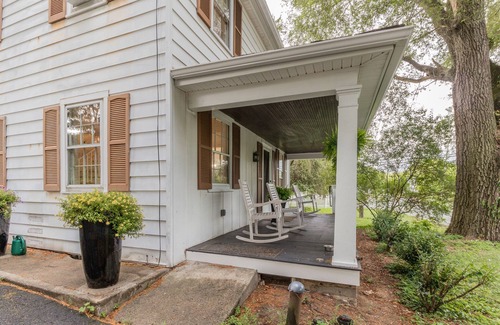 State College House | Renovated Farmhouse 1mile from the Beaver Stadium