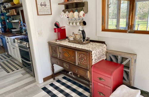 Lake Hill Other | Renovated farmhouse, dogs friendly/hot tub with a mountain view.