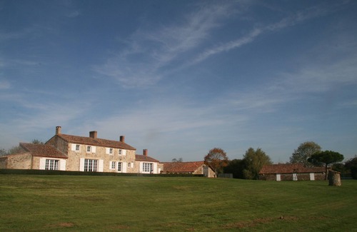 Le Givre House | Renovated farmhouse, Le Givre - sleeps 15