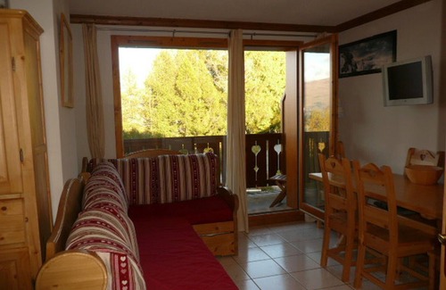 Montalbert Apartment | Renovated ski-in/ski-out apartment in La Plagne, 2 bedrooms