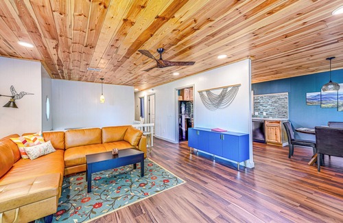 Franklin House | Renovated Franklin Home w/Mountain-View Deck!