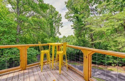 Franklin House | Renovated Franklin Home with Mountain-View Deck!