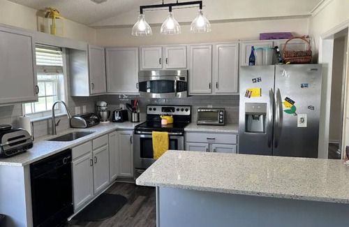 Winston - Salem House | Renovated Gem Minutes from Downtown WS, Kville, GSO