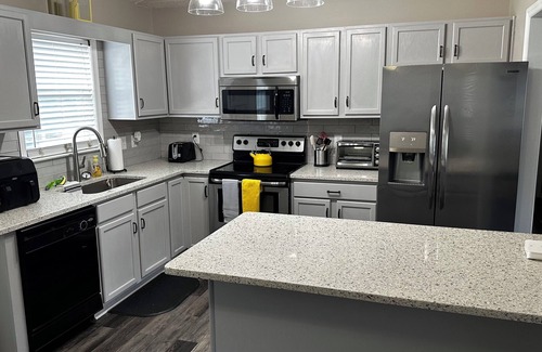 Winston - Salem House | Renovated Gem Minutes from Downtown WS, Kville, GSO