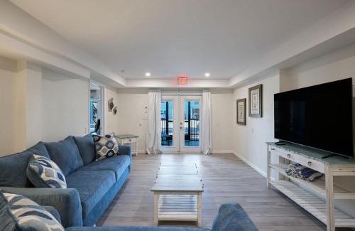 Mid Island House | Renovated Ground Floor 3BR Residence with Pool and Spa at Margarita Mansion