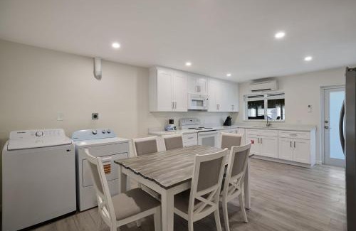 Mid Island House | Renovated Ground Floor 3BR Residence with Pool and Spa at Margarita Mansion