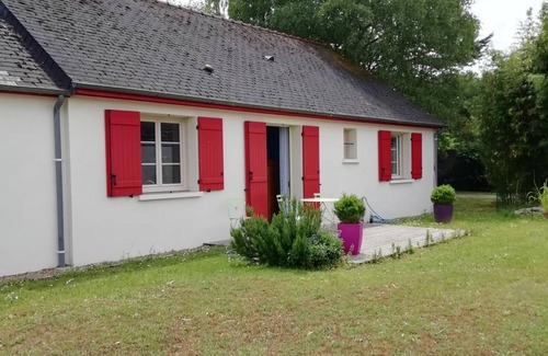 Mont-pres-Chambord Cottage | Renovated Home with Garden Near Loire Castles, Sleeps 6, Family-Friendly