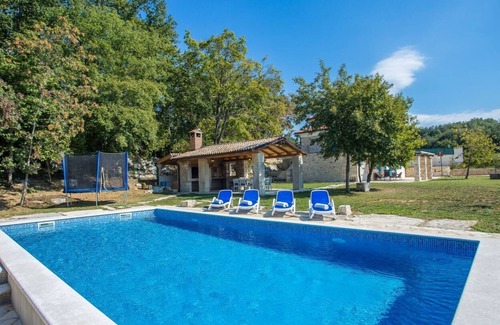 Momjan Villa | Renovated holiday home surrounded by wineyards