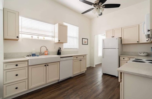 Hosford-Abernethy House | Renovated Home Great Location 3BR Sleeps 6