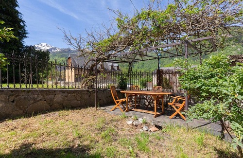 Peyragudes House | Renovated House for 12, Near Loudenvielle, WiFi, Garden, Secure Barn, Pet-Friendly