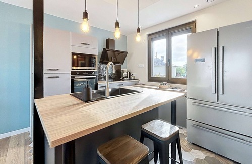 Granville House | Renovated house with garden, garage, parking and free WiFi