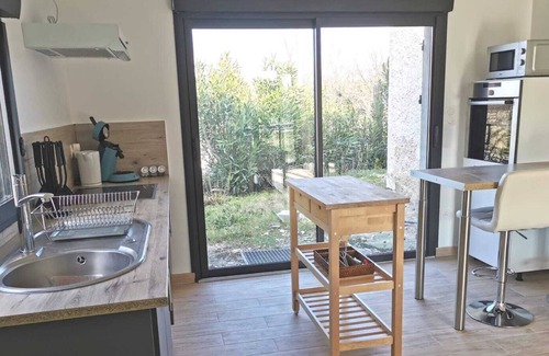 Pujaut House | Renovated independent studio, swimming pool, 10min Avignon