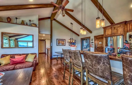 Upper Kingsbury House | Renovated Luxury Lake View Home - new decor/hot tub/pool table/central location
