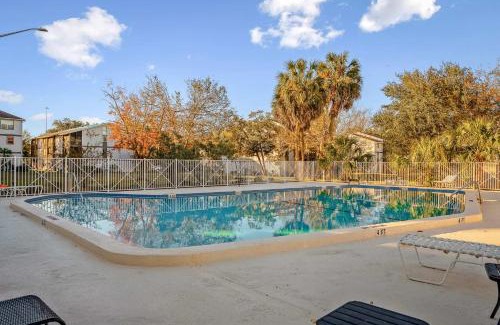 Gainesville House | Renovated Modern Industrial Suite 2 BR Condo