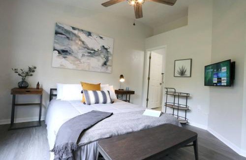 Gainesville House | Renovated Modern Industrial Suite 2 BR Condo