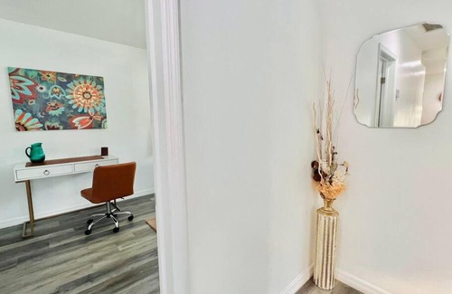 North Andrews Gardens Villa | Renovated & Modern, Near Beach & Casino, BBQ
