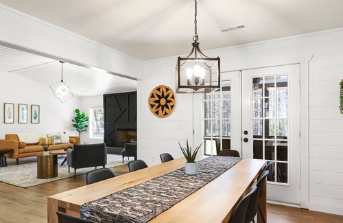 Dial House | Renovated~Mountain Escape~Hot Tub~Family Fun