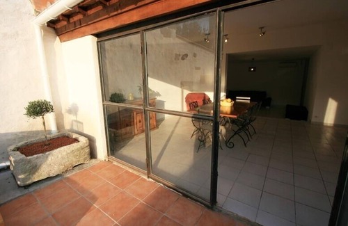 Lunel House | Renovated old house with garden and swimming pool (about 15mn from the beaches)