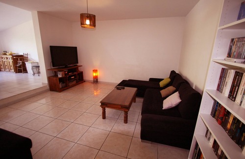 Lunel House | Renovated old house with garden and swimming pool (about 15mn from the beaches)
