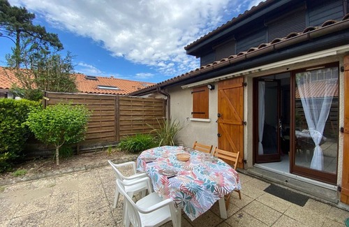 Capbreton Villa | Renovated Patio Villa with Large Terrace, BBQ, and Parking