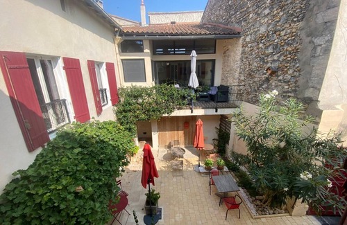 Eyragues Apartment | Renovated Provencal studio, in the heart of the village of Eyragues, beautiful flower-filled courtyard