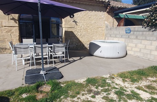 Collias House | Renovated sheepfold near Pont du Gard and Uzes located in Collias