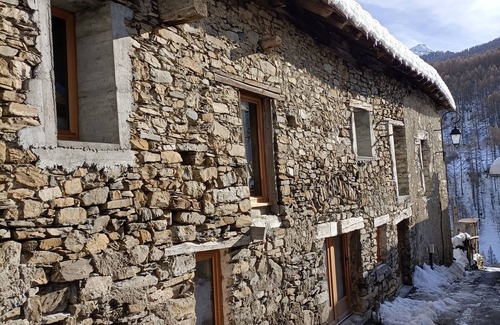 Crevoux Ski Chalet | Renovated sheepfold near the slopes ideal for 2 families