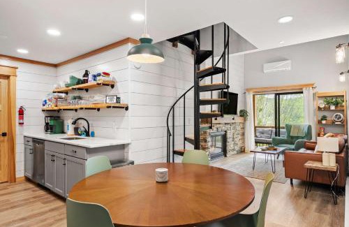 Ellicottville House | Renovated Ski In Out Condo King Bed Patio Grill