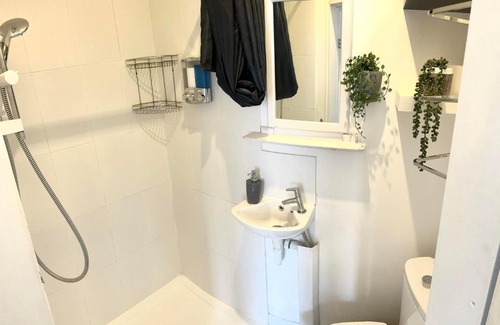 Wandsworth Apartment | Renovated Small Self Contained Studio