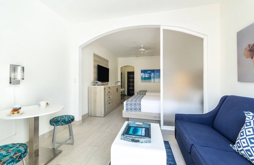 Grace Bay Resort | Renovated Studio at Ports of Call Resort – Ample Amenities in an Ideal Location