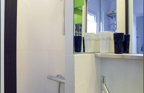 Notre-Dame Apartment | Renovated studio, comfortable, quiet, downtown, 10 'walk from the castle