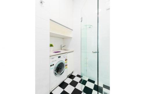 Glebe Apartment | Renovated studio in bohemian area close to city
