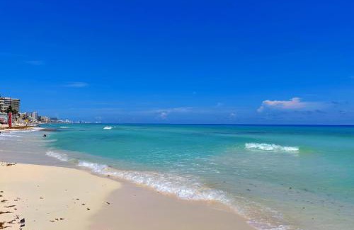 Zona Hotelera Apartment | Renovated Studio in Cancun Beach at the Hotel Zone