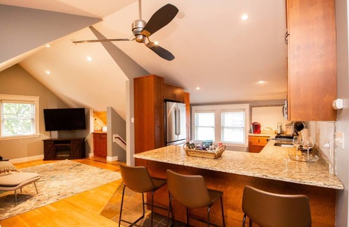 Dorchester Apartment | Renovated Top Floor 1 Bedroom Condo in Savin Hill
