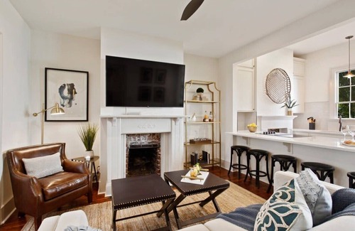 Savannah Victorian District House | Renovated Victorian District Home | Hot Tub
