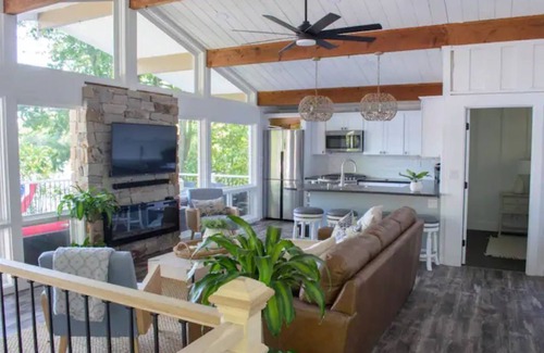 Barnstead House | Renovated Waterfront Lake House/Swim/Fishing/Leaf Peep/Ski/Ice Skate/Firepit