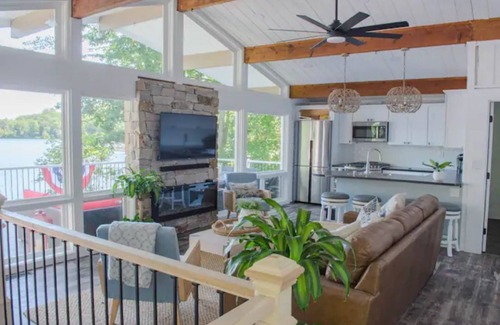 Barnstead House | Renovated Waterfront Lake House/Swim/Fishing/Leaf Peep/Ski/Ice Skate/Firepit