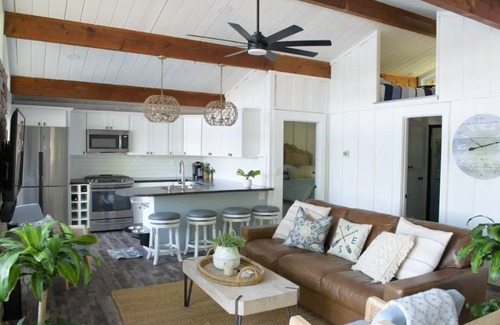 Barnstead House | Renovated Waterfront Lake House/Swim/Fishing/Leaf Peep/Ski/Ice Skate/Firepit