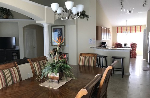 Eagle Pointe South House | Renovated Waterfront 4Bd/2Bth Home w/Pool&Spa 20Min to Disney/Shops/Universal