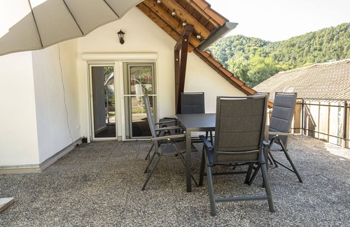 Erfweiler House | Renoviertes Gemütliches Ferienhaus mit Terrasse und Garten, Direkt am Waldrand