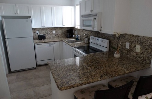 Alice Town Villa | Rent a 2 bed/2 bath Villa in Alice Town, North Bimini (INCLUDES 50' dock slip)